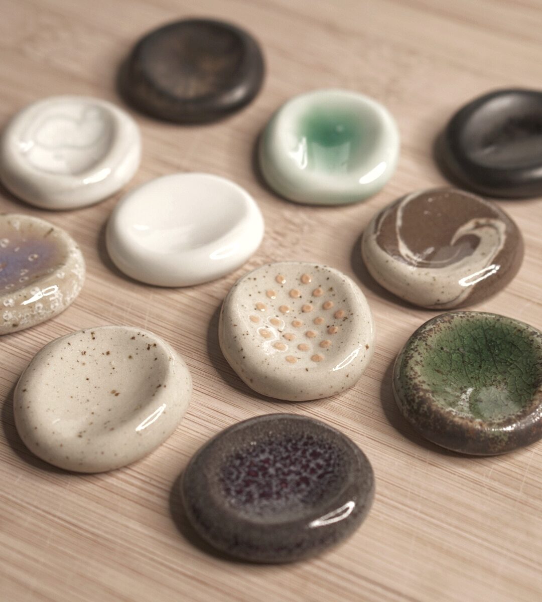 Worry stones ou pierre d'apaisement en grès et porcelaine